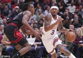 并在防守端 并在防守端